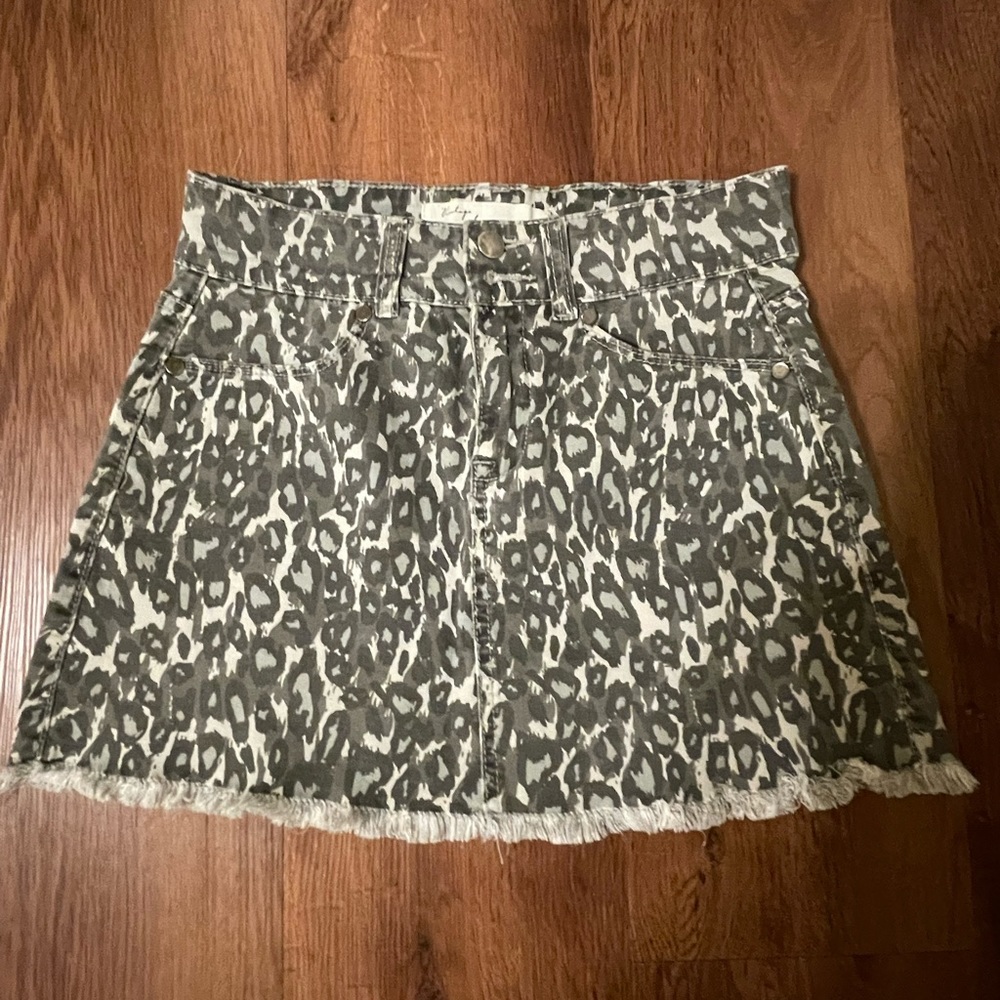 Mini Skirt Grey cheetah print size 26